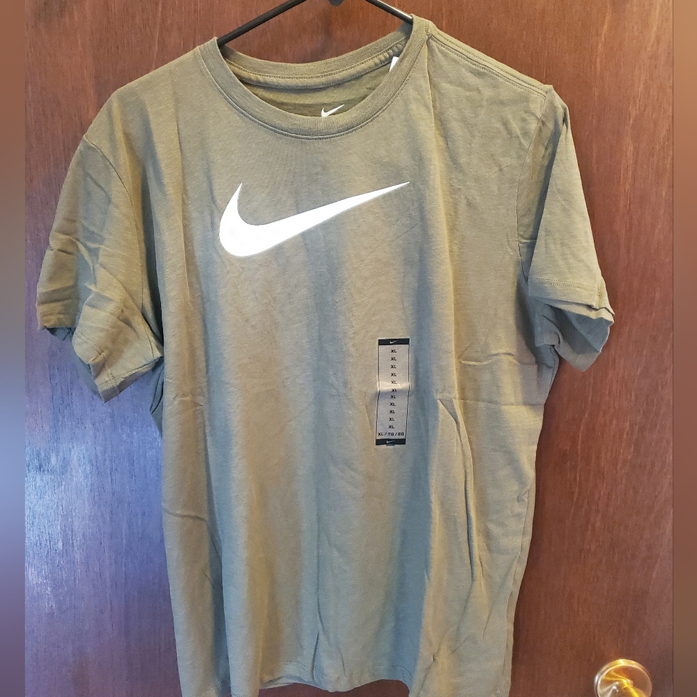 NWT women's nike tshirt